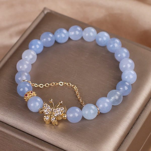 1728360174_2b86c476-3521-4e3e-a3c3-6cc1369efa51.jpg blue chalcedony bracelet smooth blue bead close up