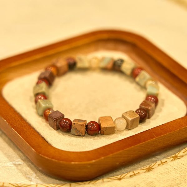 1729569250_c385a648-516b-4fb9-a1f0-2c9b4fb9fb00.jpg Prosperity Energy Bracelet – Shoushan Stone & Red Agate